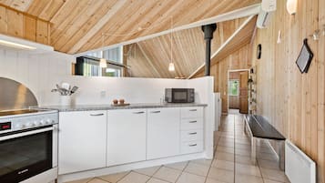 Réfrigérateur, micro-ondes, plaque de cuisson, lave-vaisselle