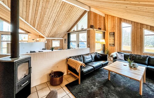 Amazing home in Oksbøl with sauna