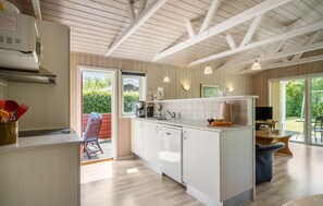 Fridge, oven, stovetop, dishwasher - Pet friendly home in Tarm with WiFi (Tarm)