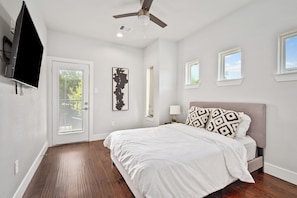 3 bedrooms, iron/ironing board, WiFi, bed sheets - Elegant and beautiful 3-bedroom townhome near downtown Houston with WiFi, AC (Houston)