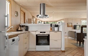 Kylskåp, ugn, spishäll och diskmaskin