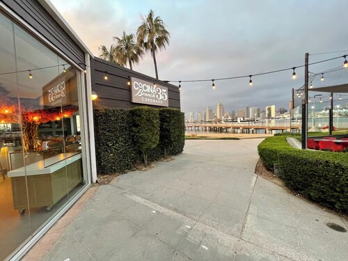 Waterfront w/Pool - Cozy studio /FREE PKG