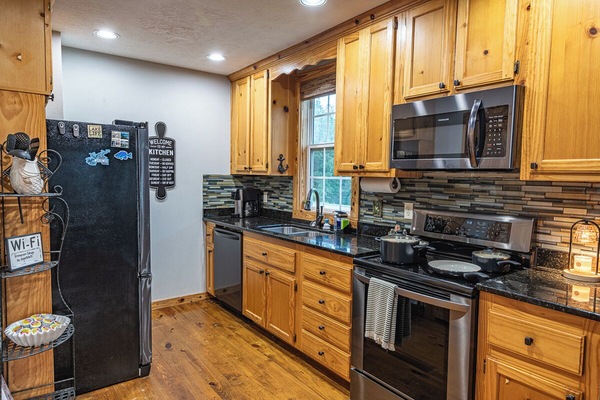 Frigorífic, microones, forn i placa de cuina