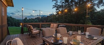 Evergreen Cottage: 2 Bedrooms-Pet Friendly-Lake Access-Hot Tub