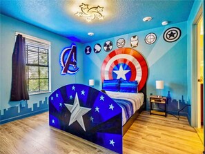 6 bedrooms, desk, iron/ironing board, travel crib