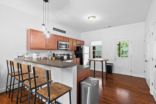 2 Bedroom 2.5 bath minutes from Downtown Swansboro, Emerald Isle & Camp Lejeune.