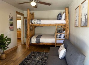2 bedrooms, bed sheets - Room 7:  Cozy Nest 15 Minutes from Red River/ Angel Fire (Eagle Nest)