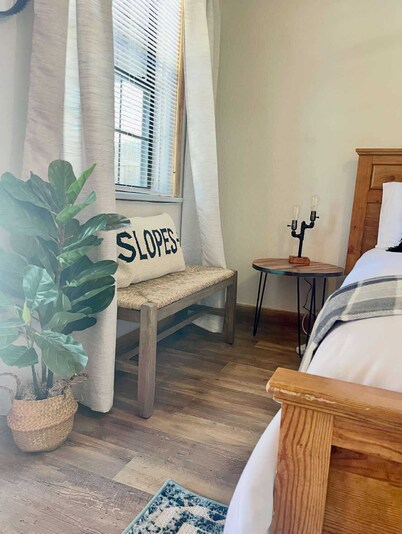 Room 7: Cozy Nest 15 Minutes from Red River/ Angel Fire