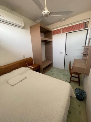 書桌、免費無線上網