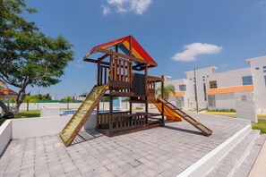 Außen-Kinderspielplatz