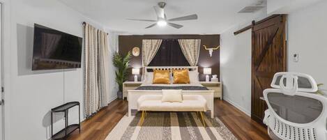 3 Schlafzimmer, Schreibtisch, Bügeleisen/Bügelbrett, Reisekinderbett