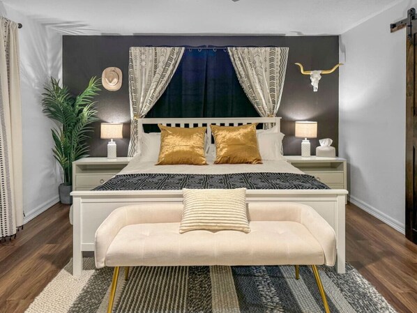 3 bedrooms, desk, iron/ironing board, travel cot