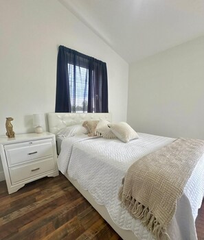 3 bedrooms, desk, free WiFi, bed sheets