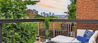 Stylish King Suite w Deck & City Views