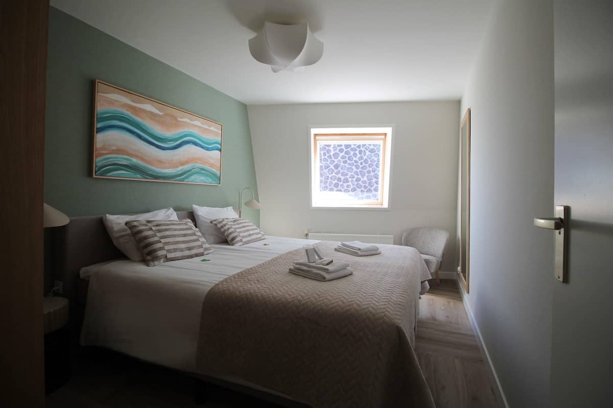 In-room safe, desk, laptop workspace, cribs (surcharge)