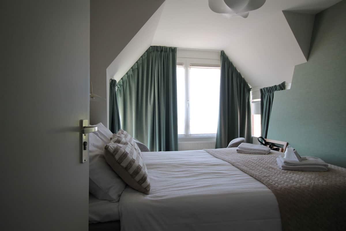In-room safe, desk, laptop workspace, cribs (surcharge)