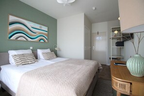 Comfort Room, 1 Double Bed, Non Smoking (Walk-in Shower)