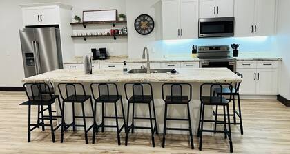 Newly Renovated 2-bedroom apartment in charming Dyersville, IA