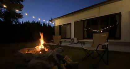 Entire house rental nestled in a quiet, lush area of Izu Oshima|BBQ & Bonfire available