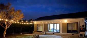 Entire house rental nestled in a quiet, lush area of Izu Oshima｜BBQ & Bonfire available