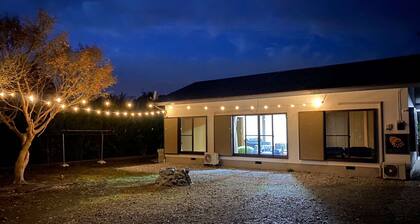 Entire house rental nestled in a quiet, lush area of Izu Oshima|BBQ & Bonfire available