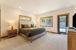 4 bedrooms, free WiFi, bed sheets - 4 Catkin - Exceptional Retreat! Hot Tub, SHARC, Great Location (Sunriver)