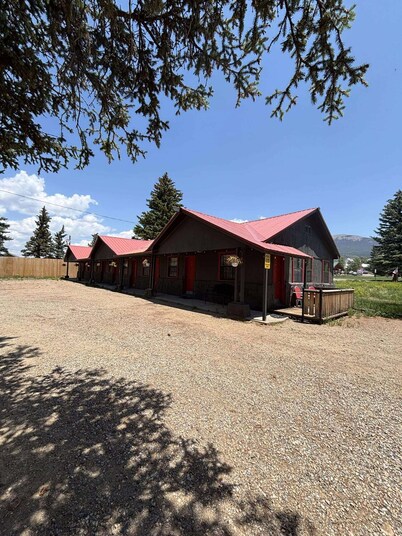 Room 9:  Fisherman's Bunk - 15 minutes from Red River/ Angel Fire