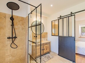 Shower, towels