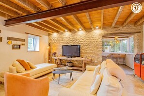 TV, fireplace, ping pong