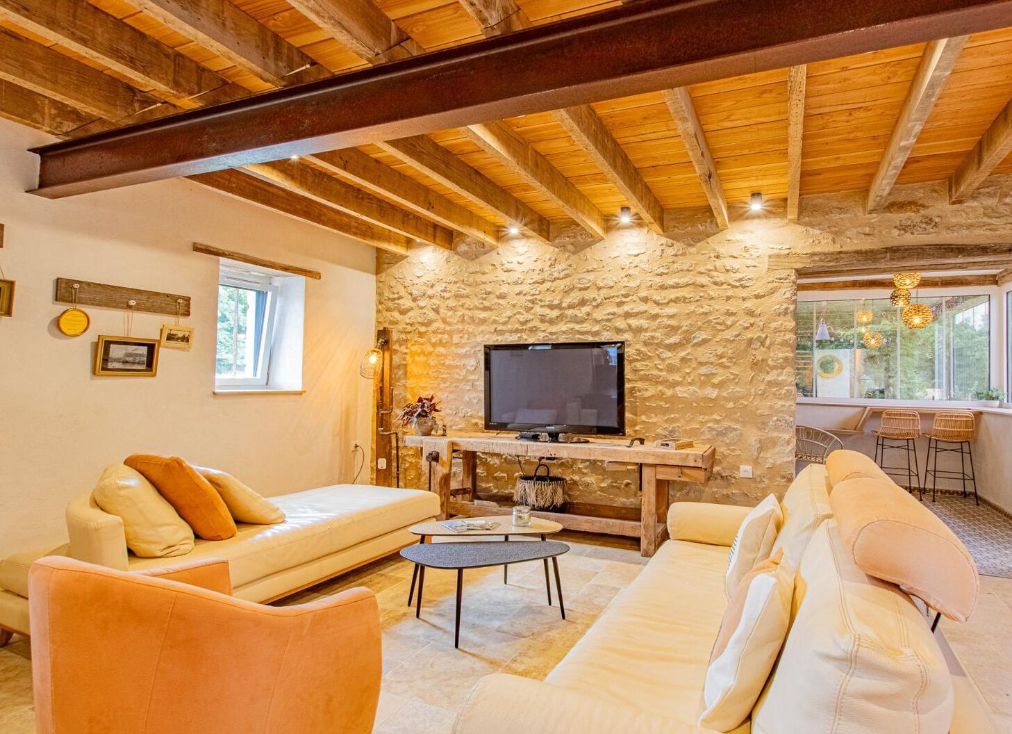 电视、壁炉、乒乓球