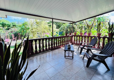 Terrace/patio. Le Nid Accessible