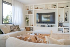 TV, lareira