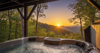 Moonshine Mtn Lodge ~ Stunning Mtn Views+Hot Tub+Gas Fire Table ~ Grill & WiFi!