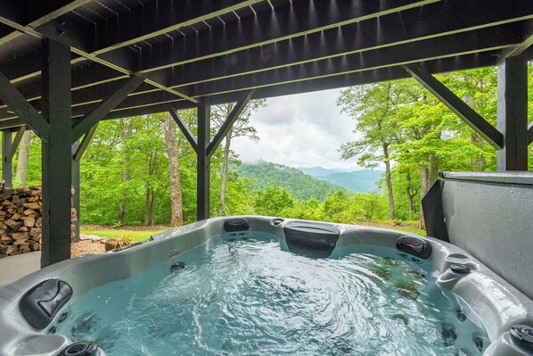 Outdoor spa tub