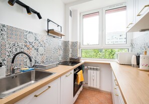 Fridge, microwave, oven, stovetop