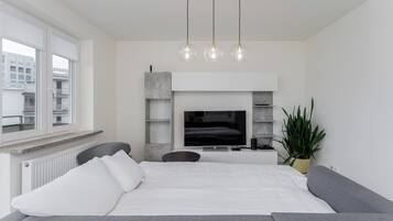 Iron/ironing board, WiFi, bed sheets