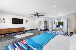 4 bedrooms, iron/ironing board, WiFi, bed sheets