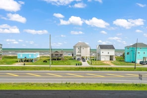 Exterior - Breezy Daze – Beach Vibes & Ocean Air (Galveston)