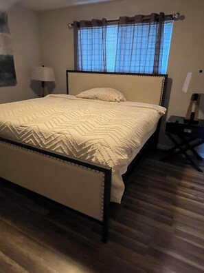 1 室のベッドルーム、WiFi、ベッドシーツ