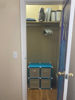 Interior - Spacious, pet-friendly, 2-bedroom house in Portland with WiFi (Portland)