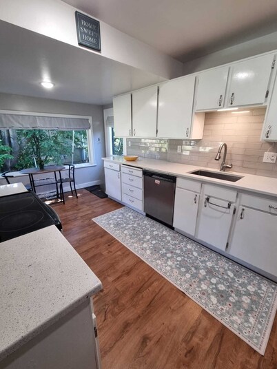 Spacious, pet-friendly, 2-bedroom house in Portland with WiFi