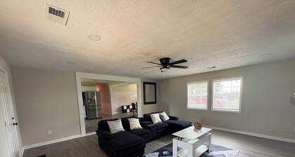 3BR home-Near Hospital & Shops