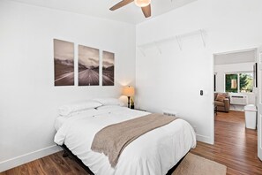 Bureau, fer et planche à repasser, lit parapluie, Wi-Fi gratuit