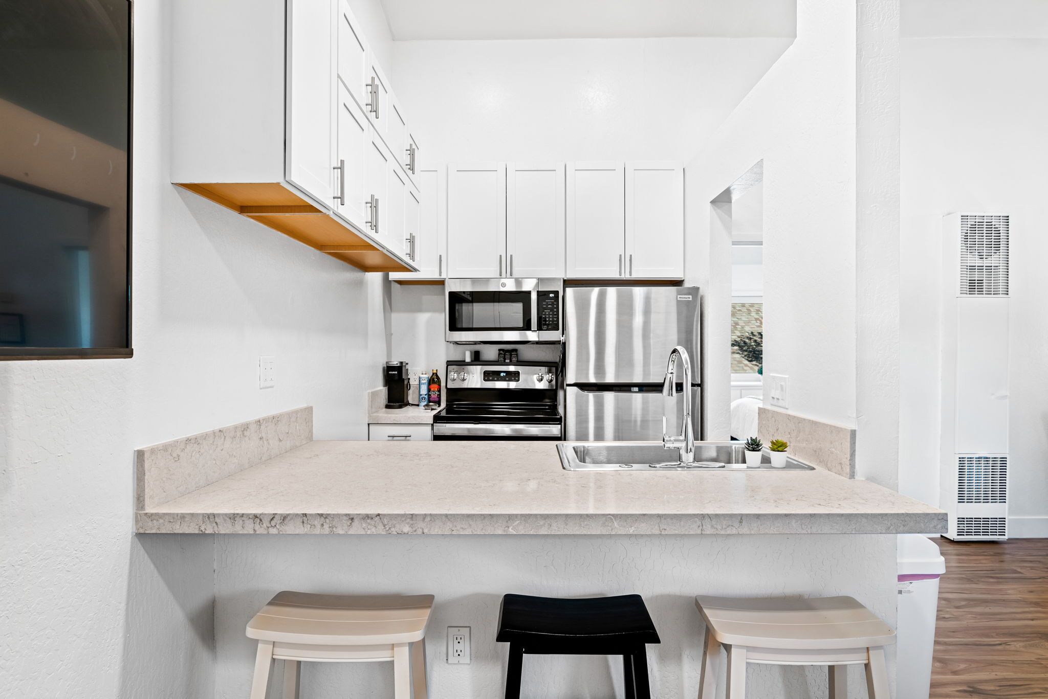 雪櫃、微波爐、焗爐、爐具