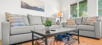 Quiet Modern Condo by UNR & 3 min to Dowtown