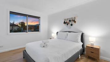 3 bedrooms, iron/ironing board, WiFi, bed sheets