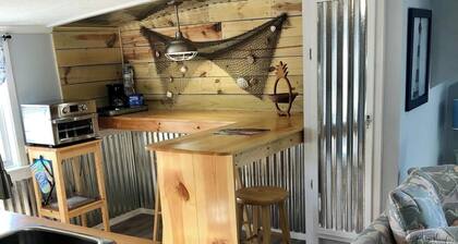Charming, nautical themed 1-bedroom upstairs apartment in Washington ,NC