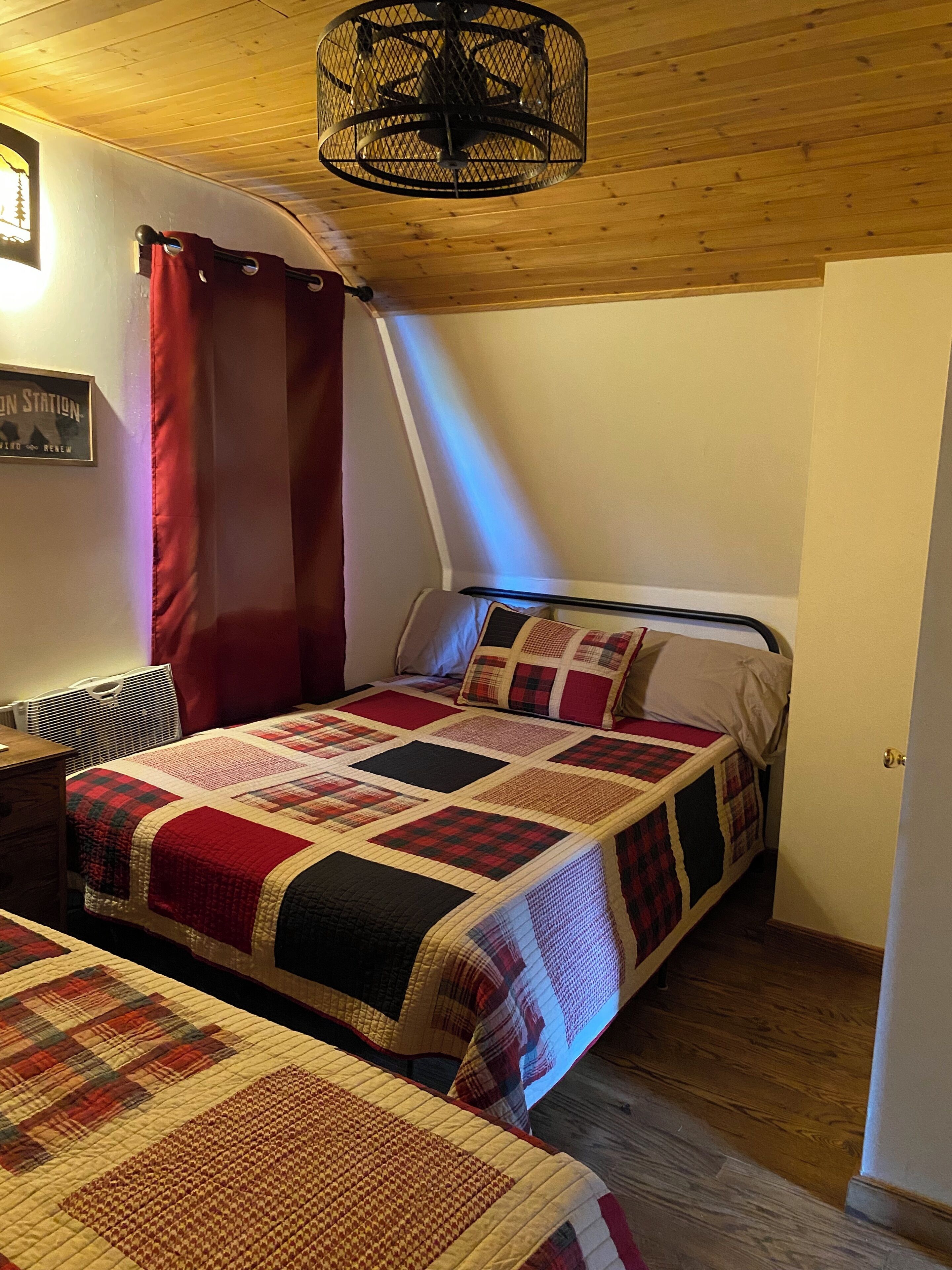 2 多间卧室、免费 WiFi、床单