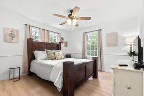 3 bedrooms, iron/ironing board, WiFi, bed sheets