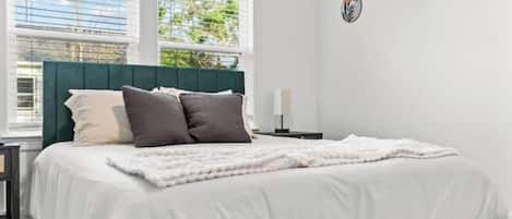 4 habitaciones, tabla de planchar con plancha y cuna de viaje